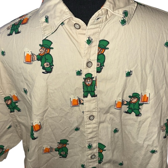 St Patricks Day Leprechaun Lucky Denim & Flower Button Shirt Men’s Sz XL - Picture 2 of 6